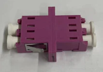 ADAPTERI-KUITU FINNSAT OM4 LC-DUPLEX MAGENTA