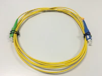 KYTKENTÄKAAPELI-KUITU BCC SM SC-APC/SC-UPC/0,5m BB (E)